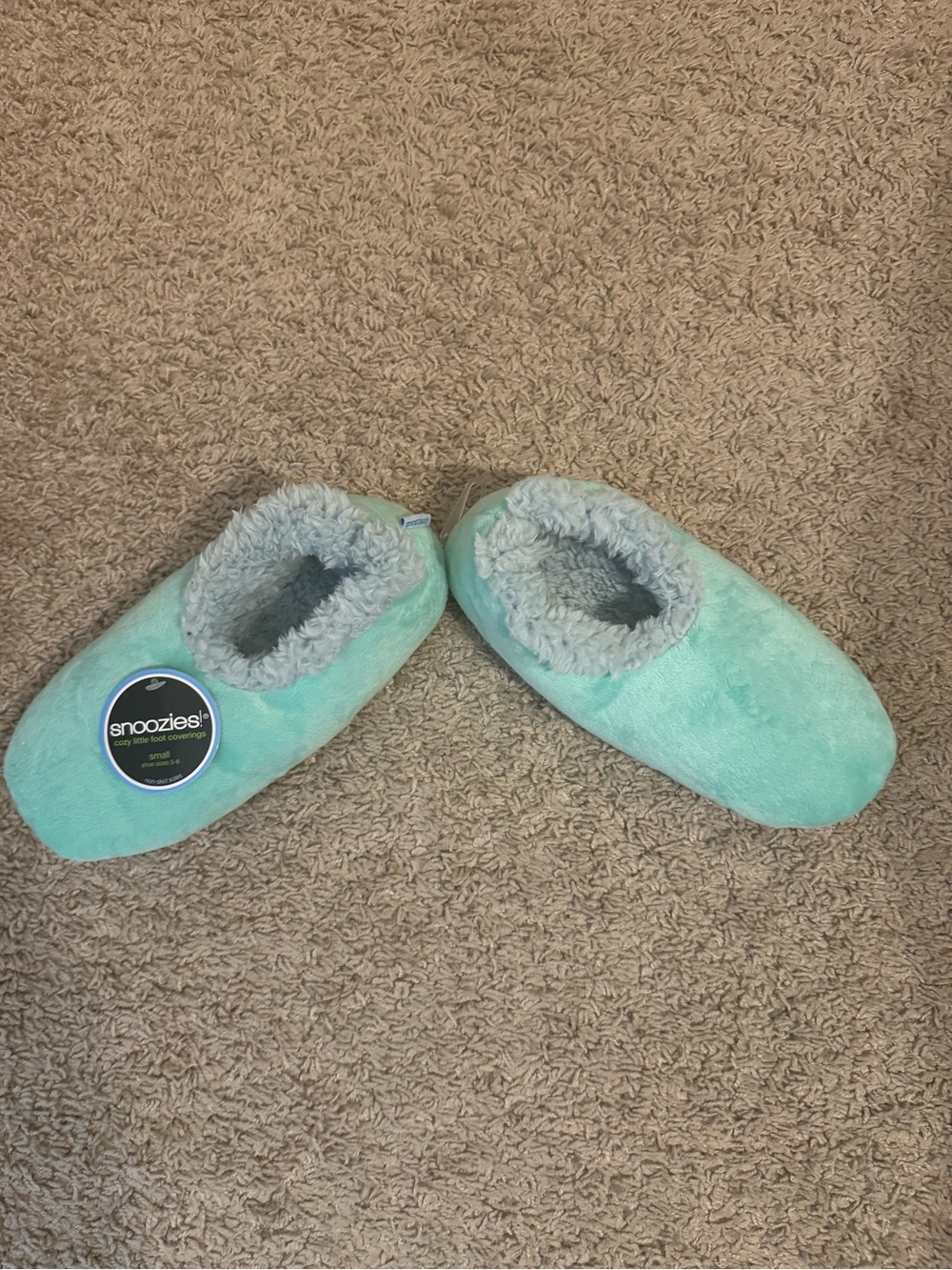 Snoozies! Mint Green Plush Sherpa Slipper Socks - Women’s Small - New with Tags